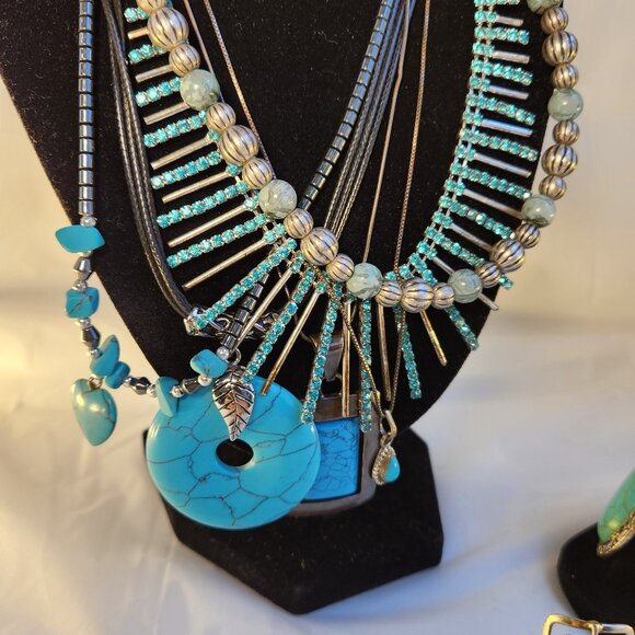 Lot of 17 Pieces of Turquoise Blue Fashion Jewelry - Picture 7 of 11